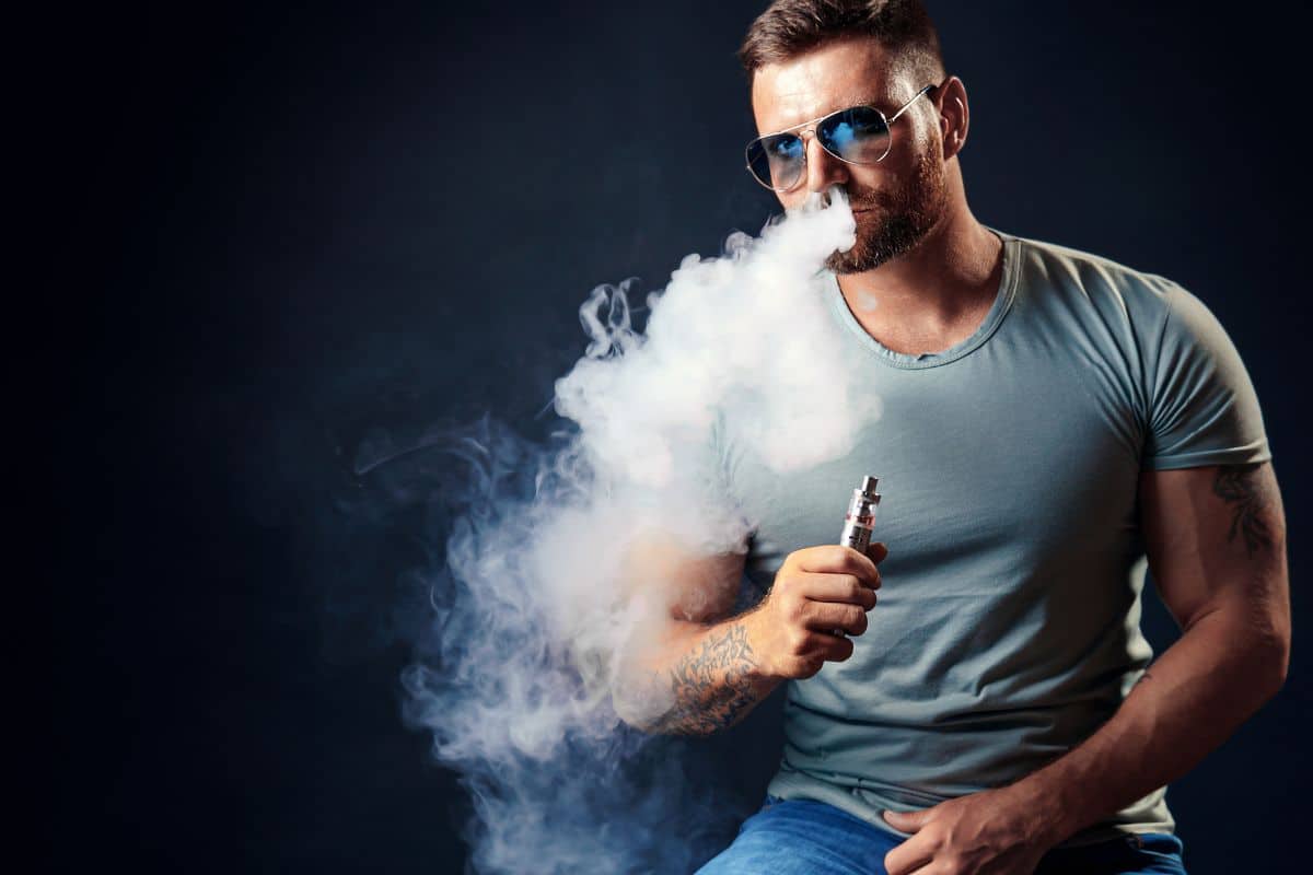 A fit guy vaping
