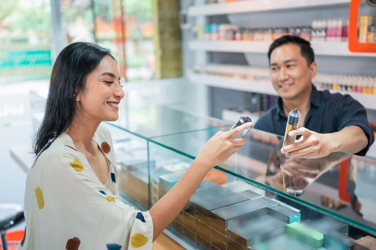 A lady buying vaping products