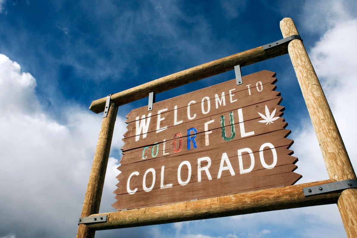 Colorado Sign board with weed leaf on it showing weed is legal in colorado