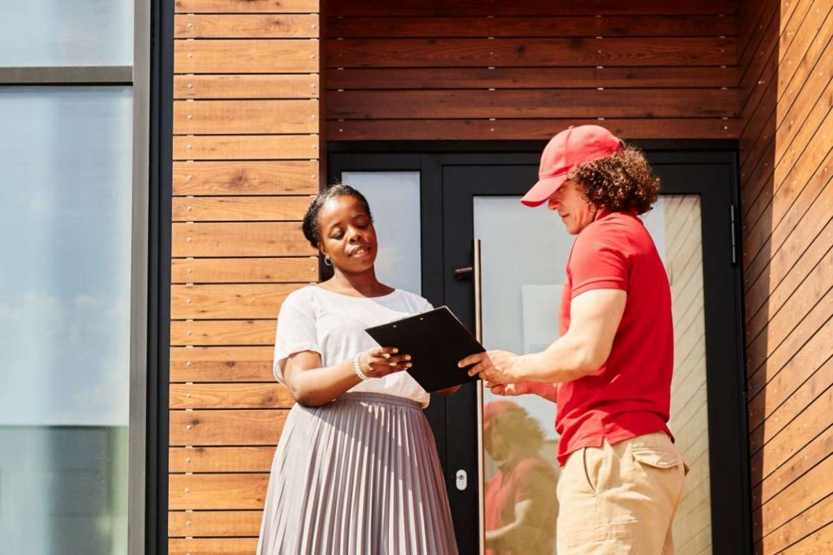 A lady is going through the process of age verification to receive 3Chi products