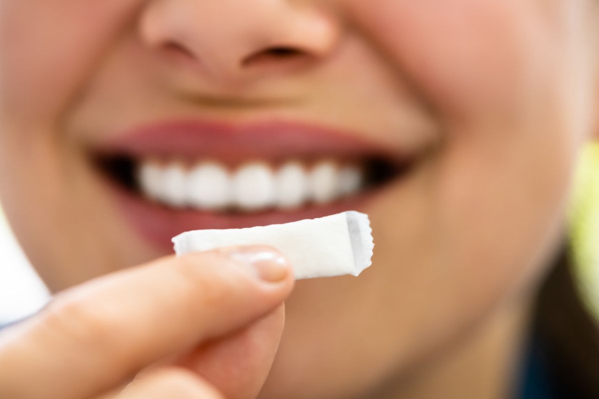 A lady consuming zyn nicotine pouches to get relax