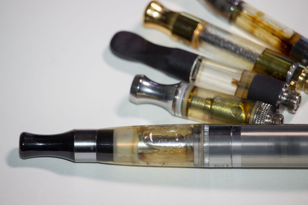 A collection of Brown vape Cartridges kept with each other